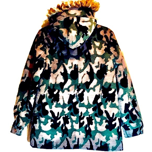 F21 LA | Camo Winter Utility Coat |  Sherpa Lined Faux Fur Hood | Size Medium - Picture 10 of 14